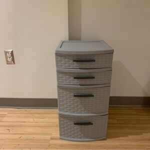 Sterilite Chest of Drawers